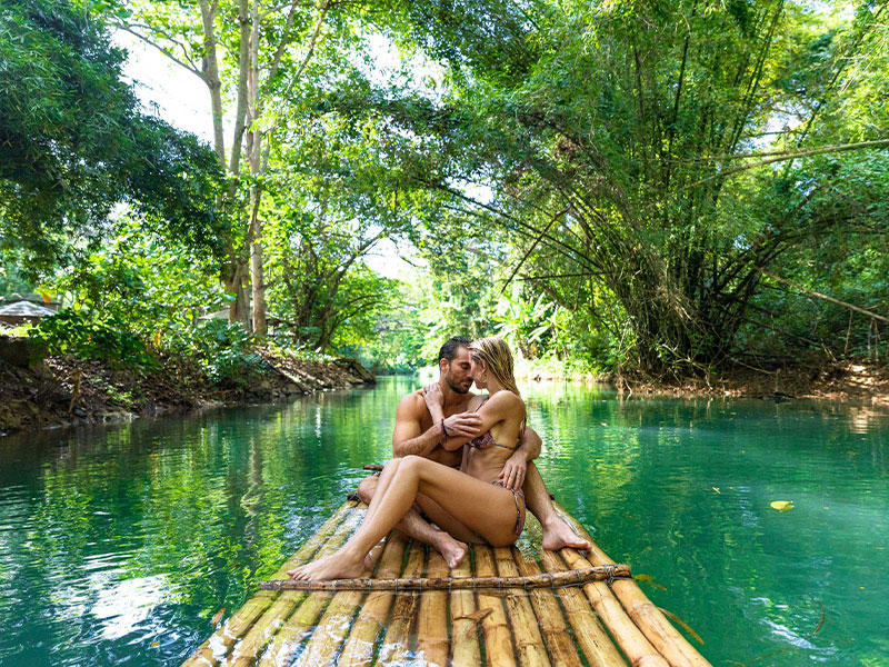 affordable-tours-jamaica-attractions-martha-brae-rafting-couple