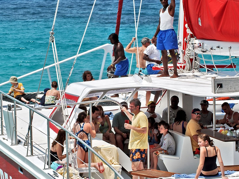 affordable-tours-jamaica-attractions-negril-catamaran-booze-cruise-group
